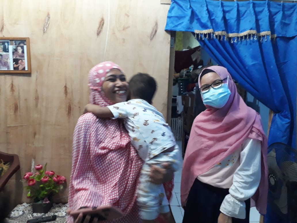 Mengunjungi Ibu Indah dan Adek Gibran